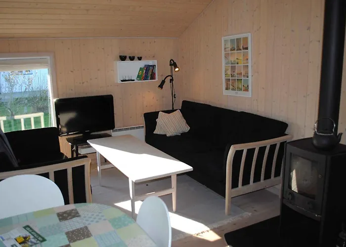 Ved Hvalpsund *